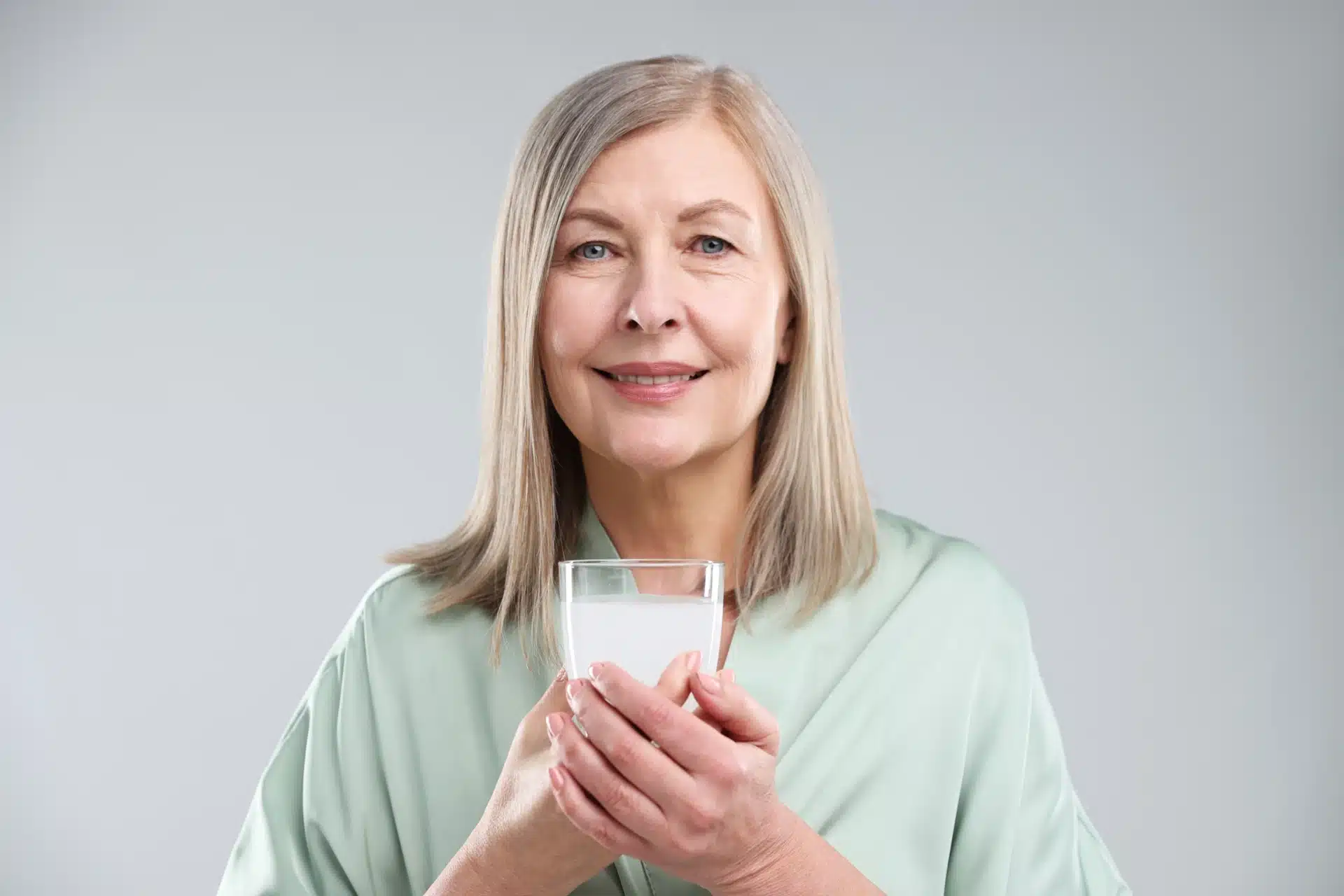 Trinken Sie 15 Minuten vor dem Essen. Dieser saure Saft hilft beim Abnehmen und gibt Energie.