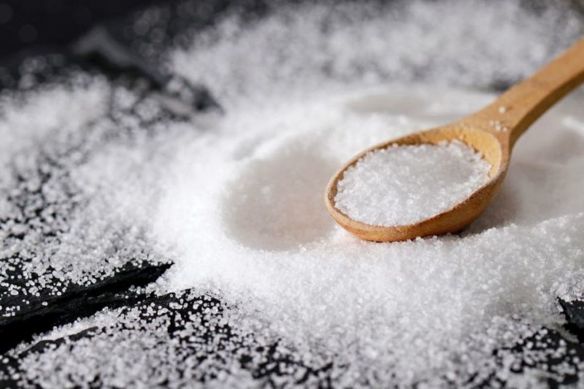 „Keine Notwendigkeit, einen Klempner zu rufen“: Heißes Wasser und ein paar Löffel dieses Pulvers reichen aus, um die Rohre zu reinigen und schnell zu reinigen