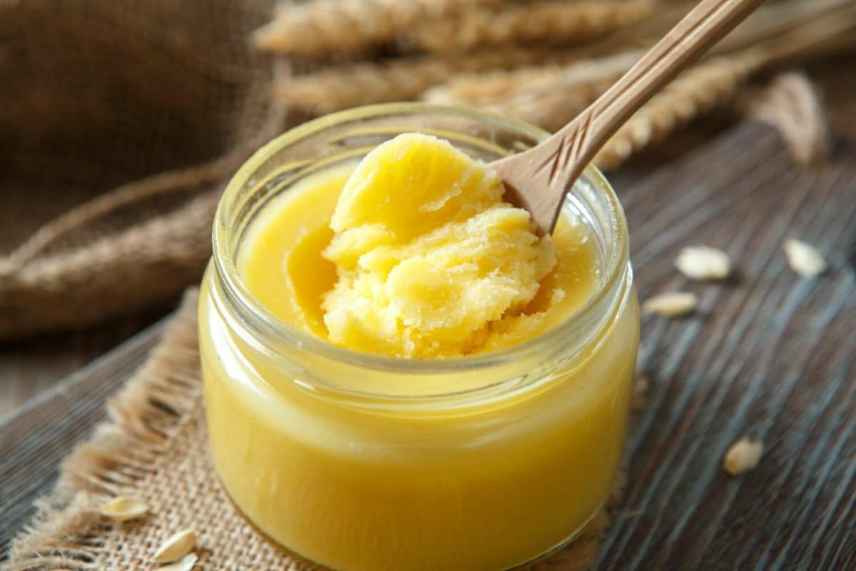 Butter – flüssiges Gold. Es wirkt wohltuend auf den Darm und unterstützt die Beweglichkeit der Gelenke.