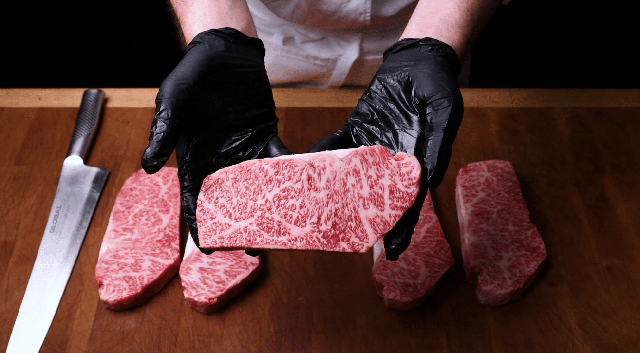 Dieses Fleisch ist so lecker, dass es eigentlich keine Gewürze braucht. Die Deutschen machen große Augen, sobald sie es sehen.