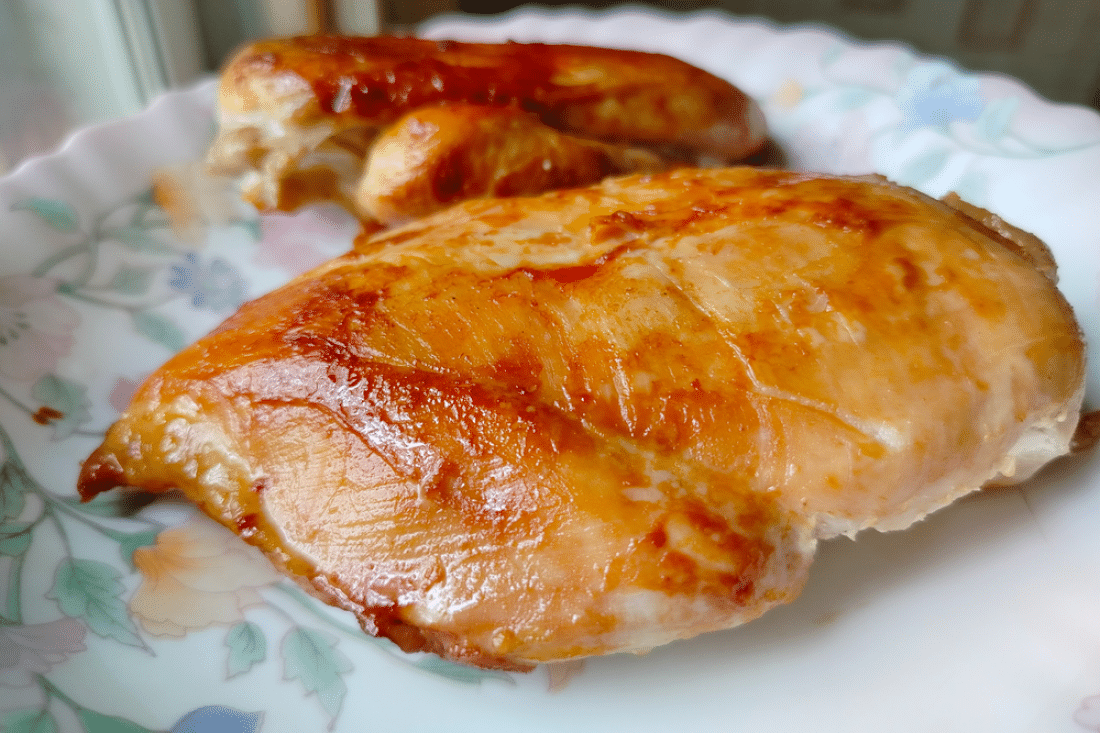 Nur diejenigen, die dieses wunderbare Rezept noch nicht ausprobiert haben, mögen keine Hähnchenbrust: Ich füge einfach Backpulver hinzu und bin begeistert vom Geschmack.