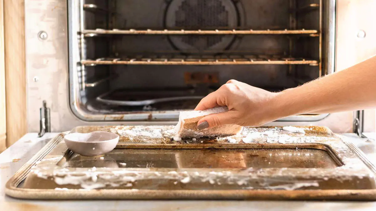 Ein einziges Stück genügt, um den Backofen zu reinigen – und schon ist er wieder hell und duftet angenehm 2 Ein einziges Stück genügt, um den Backofen zu reinigen – und schon ist er wieder hell und angenehm duftend
