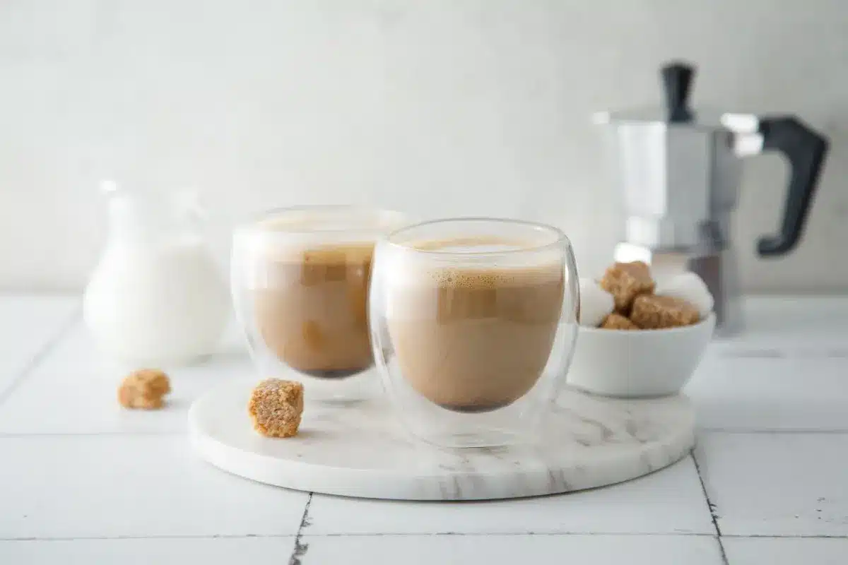 Womit kann man Milch im Kaffee ersetzen? Das ist die beste Option und sorgt für ein Sättigungsgefühl