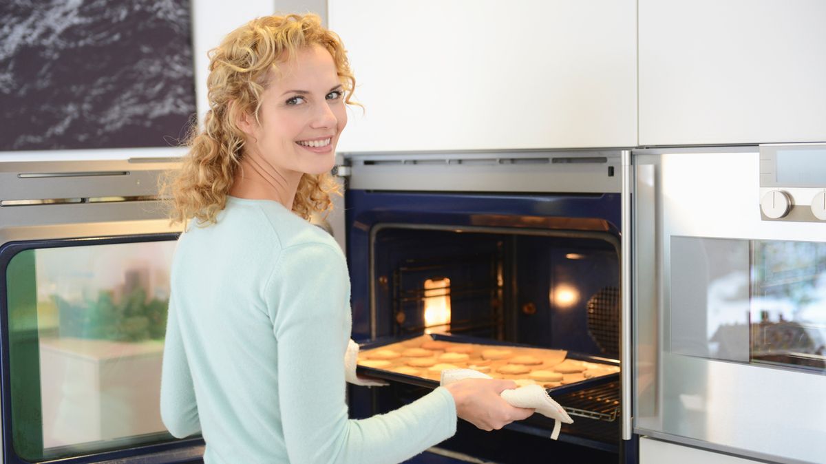 Viele Menschen nutzen ihren Backofen falsch. Das führt zu höheren Stromrechnungen.