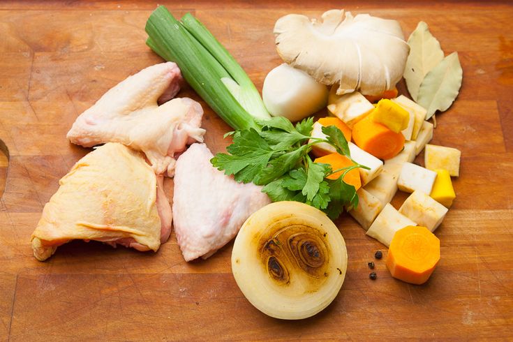 Wird Fleisch für Brühe in kaltes oder heißes Wasser gegeben? Es besteht kein Zweifel