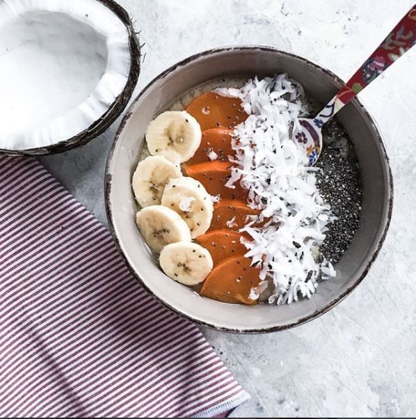 Ich füge es immer meinem morgendlichen Porridge hinzu. Es ist ein guter Energieschub, der den Darm reinigt.
