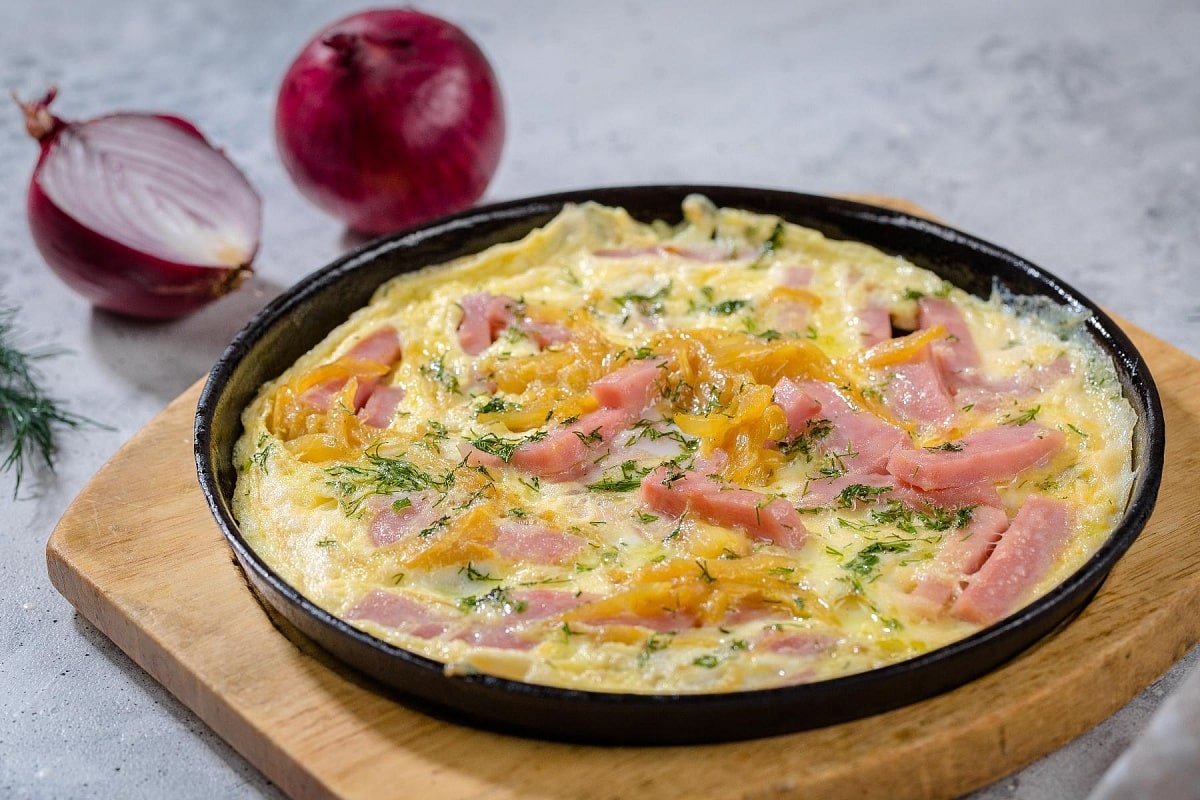 Es ist viel weicher als Raclette und im Handumdrehen fertig: Mein Rezept für Ziegenkäse, Schinken und Parmesan, zubereitet in der Pfanne, hat meine ganze Familie überzeugt.
