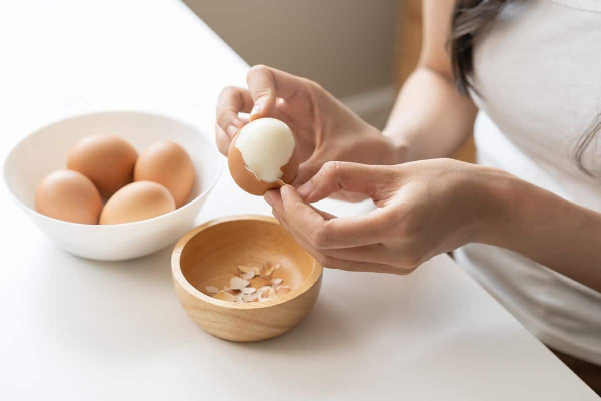 Wie man Eier kocht, damit sich die Schale leicht entfernen lässt: Großmutters Geheimnis, wie man Eier mühelos schält