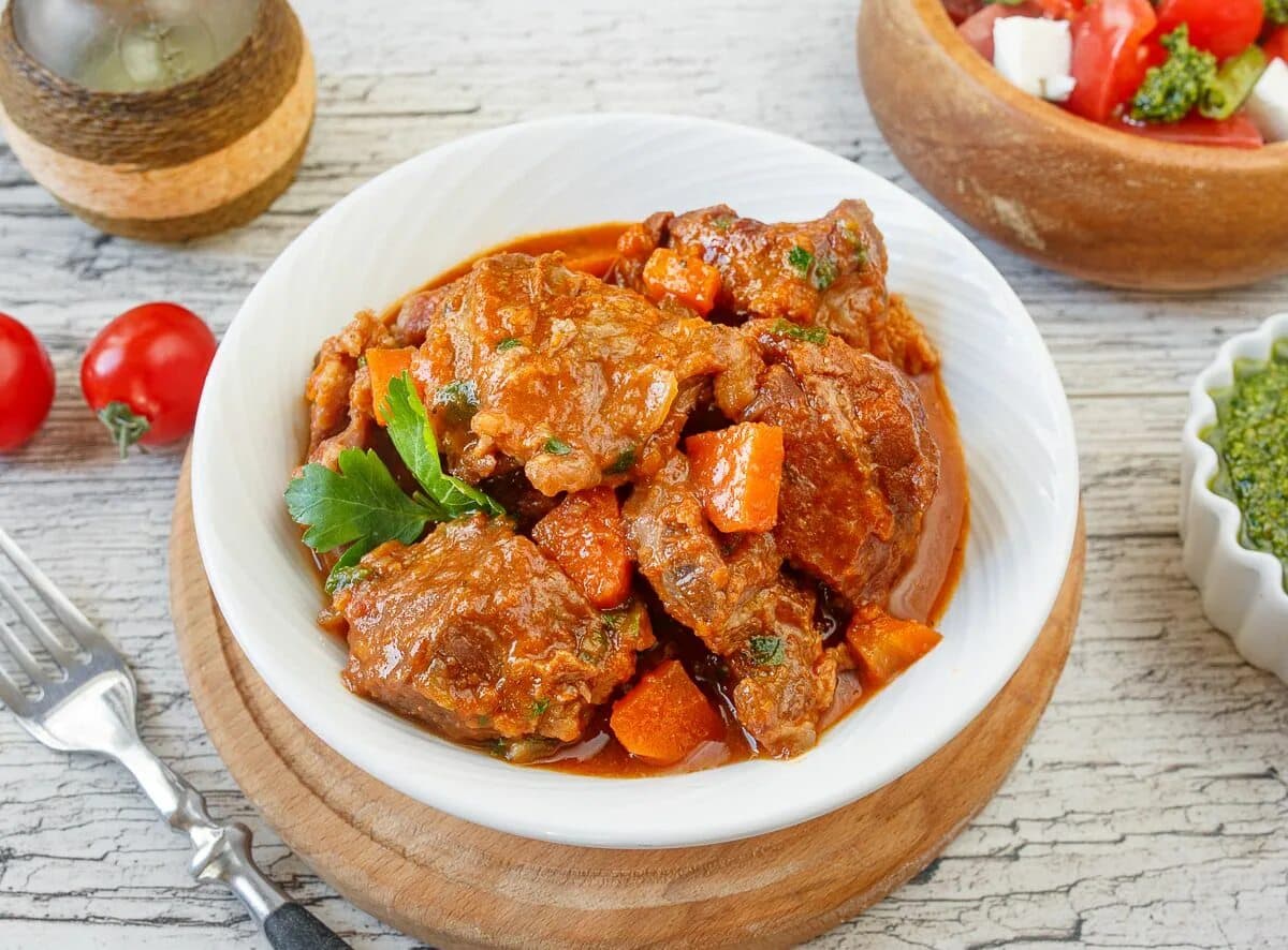 Unsere Großeltern genossen dieses zarte und saftige Fleisch. Wir haben es vergessen, dabei ist es reich an Kollagen, das gut für die Gelenke ist.