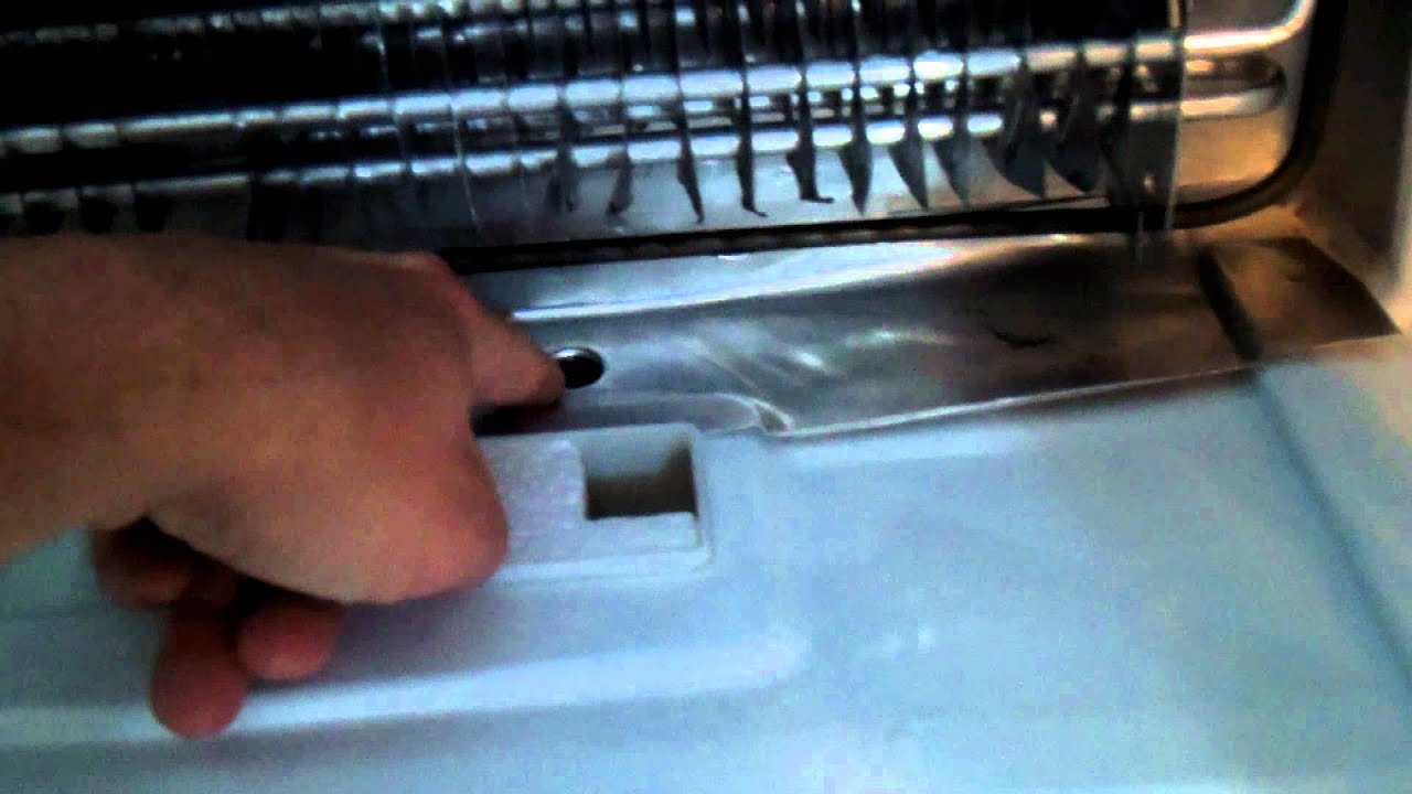 Die meisten Menschen wissen nicht, wozu die kleine Öffnung im Gefrierfach dient.