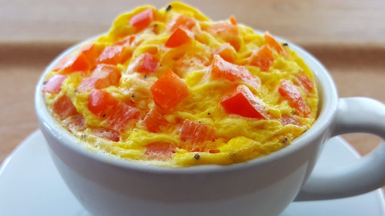 Ich koche und brate keine Eier: Ich schlage sie in einen Becher und bereite ein einfaches und leckeres Omelett in der Mikrowelle zu