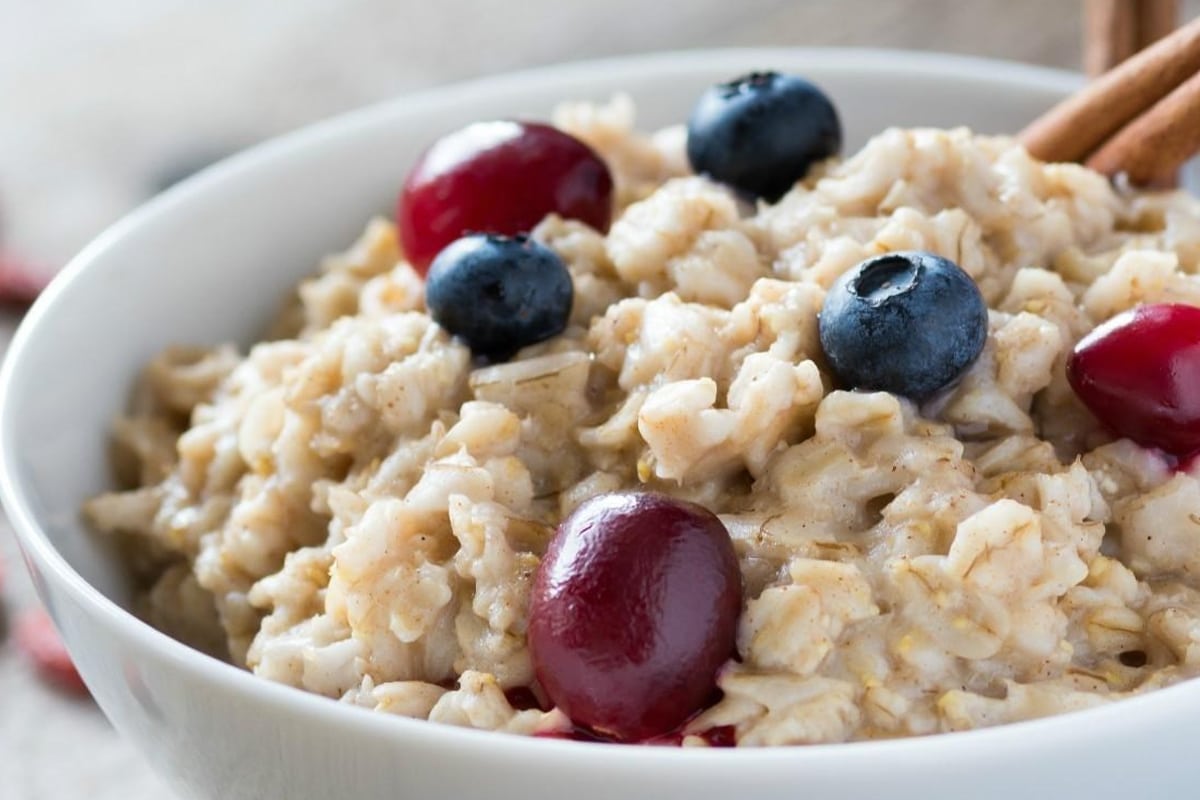 Eine Schüssel am Morgen und Ruhe bis zum Mittagessen. Der Brei ist in wenigen Minuten fertig