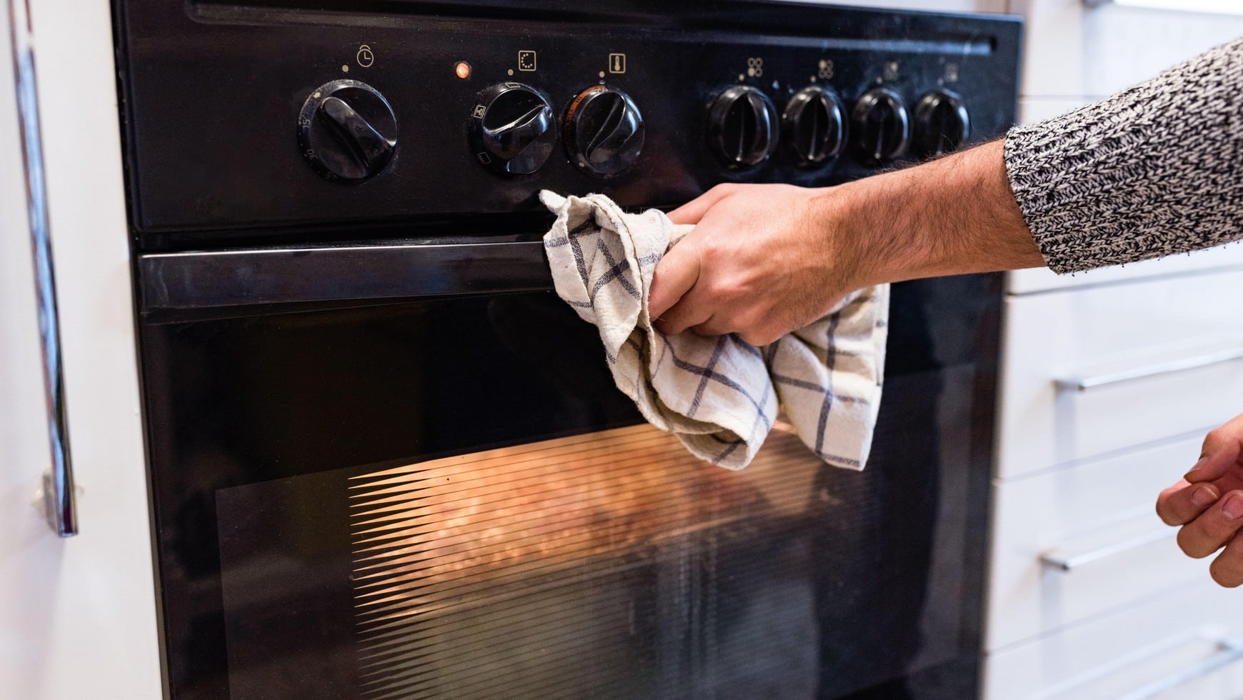 Viele Menschen nutzen ihren Backofen falsch. Das führt zu höheren Stromrechnungen.