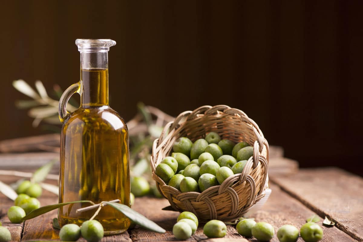 Geben Sie einen Teelöffel in Ihren Morgenkaffee. Das verbessert die Konzentration, beschleunigt den Stoffwechsel und normalisiert den Blutzuckerspiegel.