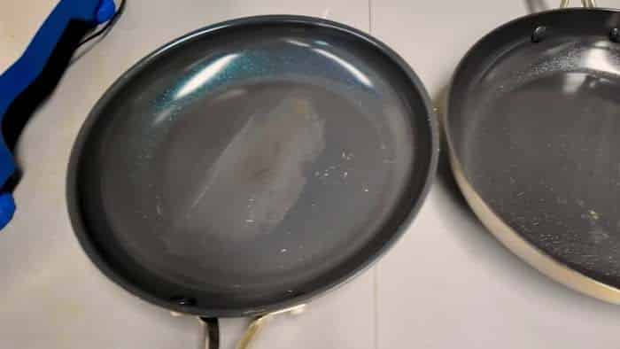 Schluss mit antihaftbeschichteten Pfannen: Das Magazin gibt Ratschläge zur Auswahl sichererer Optionen.