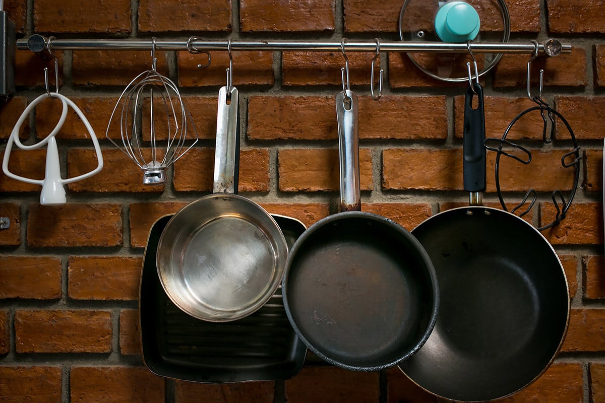 Schluss mit antihaftbeschichteten Pfannen: Das Magazin gibt Ratschläge zur Auswahl sichererer Optionen.
