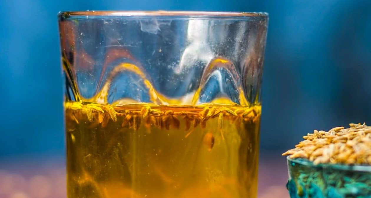 Indisches Getränk zur Reinigung des Körpers. Nur zwei Zutaten und Sie werden endlich mit dem Abnehmen beginnen