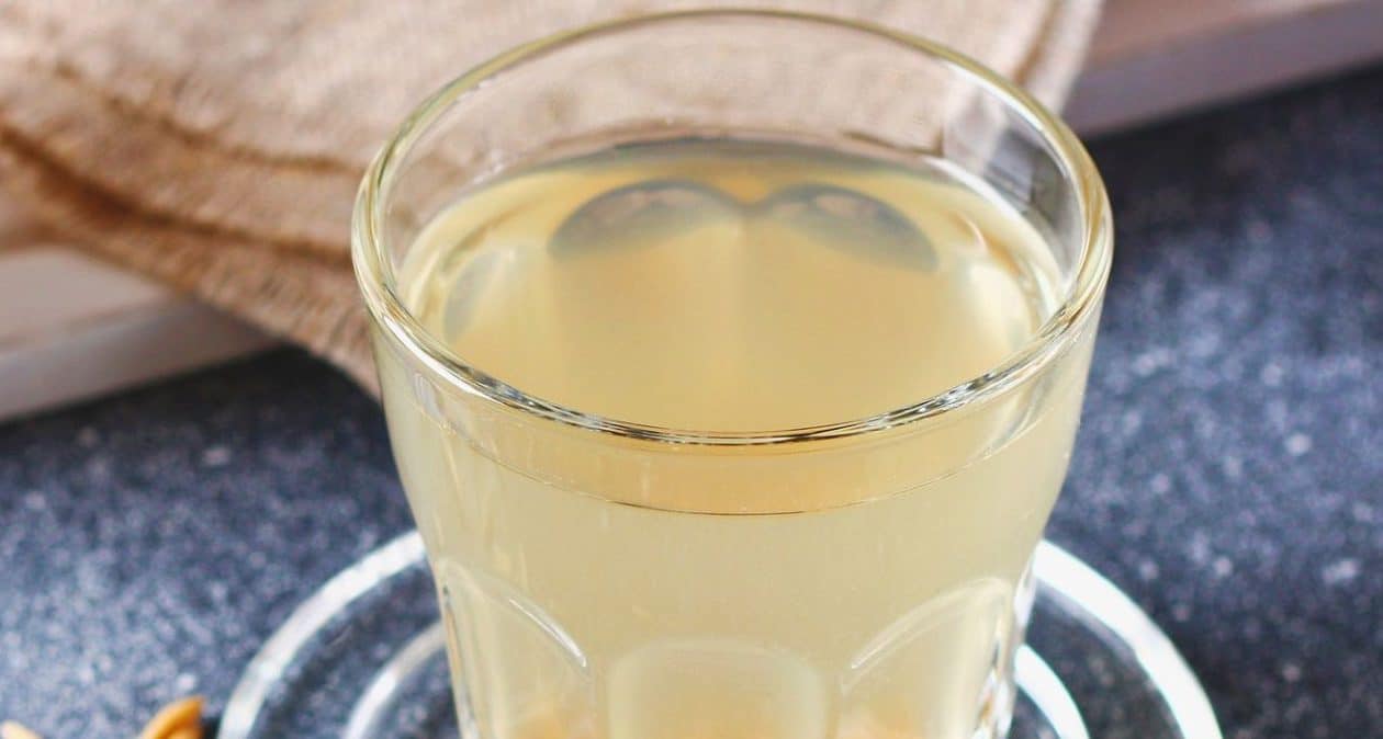 Trinken Sie jeden Tag auf nüchternen Magen. Der Darm funktioniert gut und das Bauchfett beginnt zu verschwinden