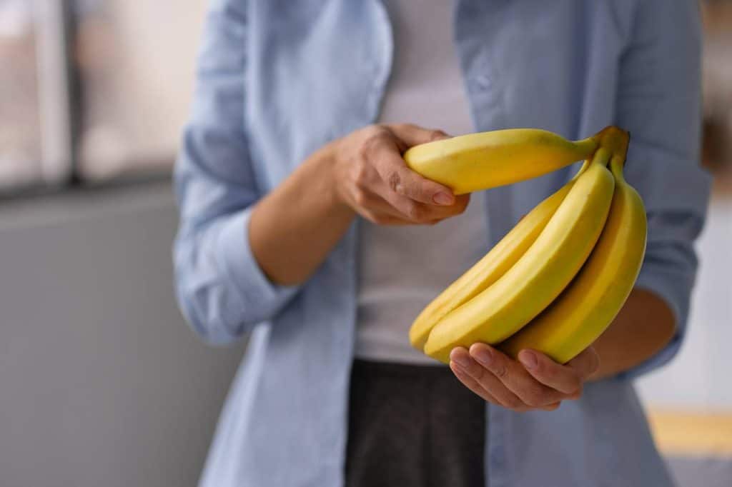 Lagern Sie Bananen so, damit sie nicht braun werden. Die Frucht bleibt viele Tage lang frisch