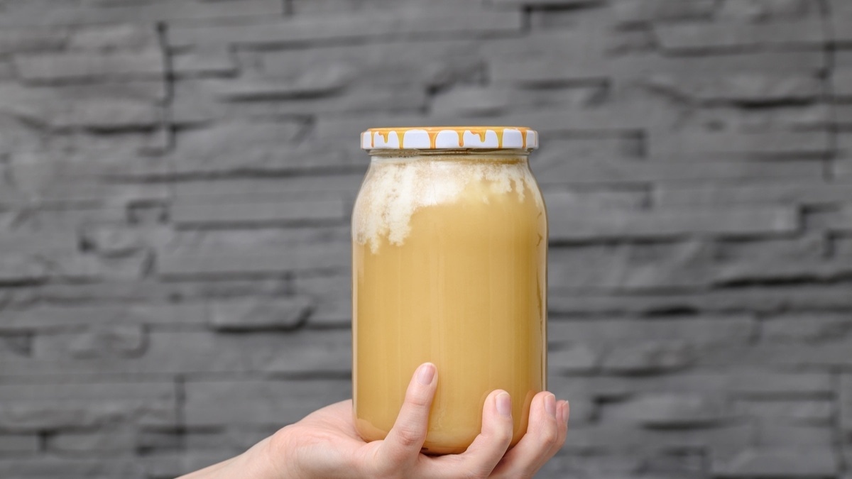 Weißer Schaum auf Honig. Ein natürliches Qualitätsmerkmal oder Grund zur Sorge?