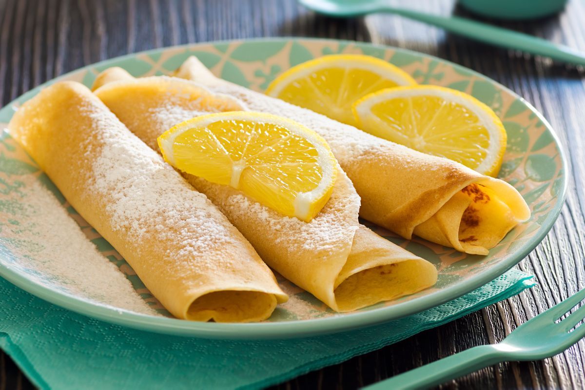 Zitronenpfannkuchen mit Johannisbeermarmelade
