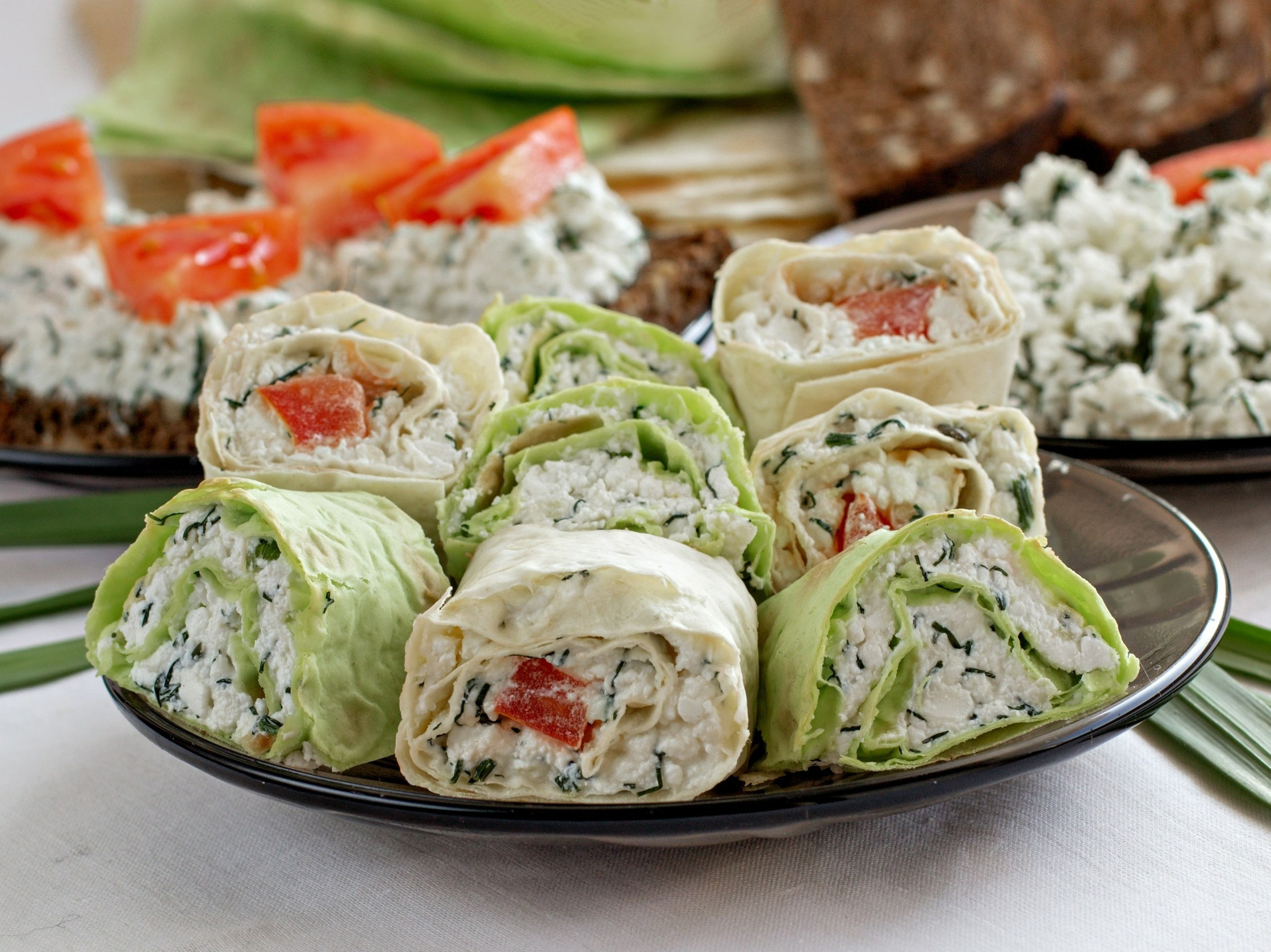 Ich nehme fertige Pfannkuchen und drei Zutaten. Geniale Snackbrötchen sind in 15 Minuten fertig