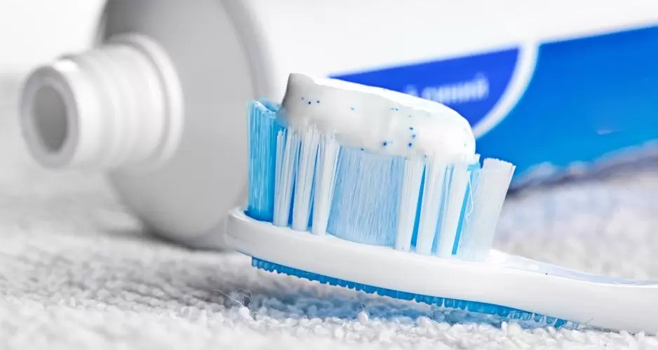 Ich lege Zahnpasta in den Gefrierschrank – mein Lieblings-Lifehack löst ein lästiges Problem in der Küche: ein Tipp, der Gold wert ist