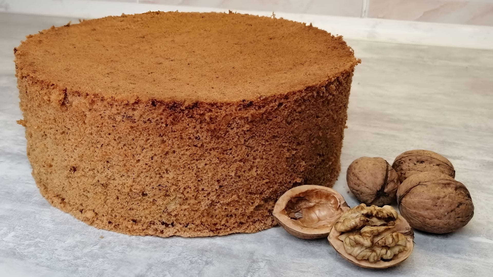 Rezept für Biskuitkuchen ohne Mehl. Es ist leicht, luftig und ragt in den Himmel