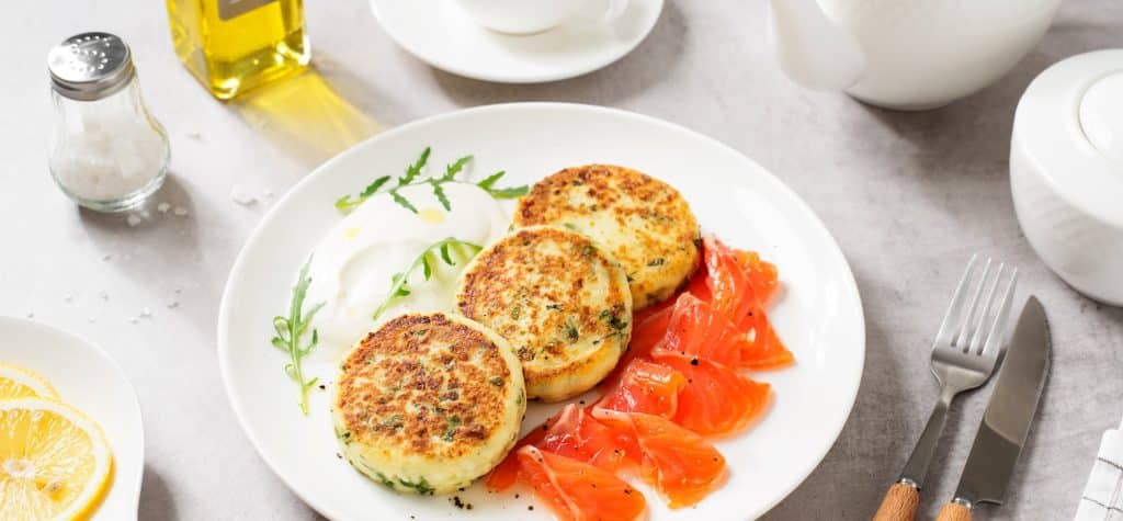 Weiche Hüttenkäsepfannkuchen. Meine Familie fragt mich immer wieder, was ich ihnen heute servieren werde.