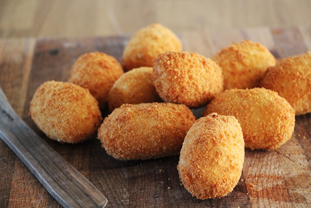Hühnerkroketten nach Großmutters Rezept: zarte Bechamelsauce und knusprige Panade, Schritt-für-Schritt-Zubereitung