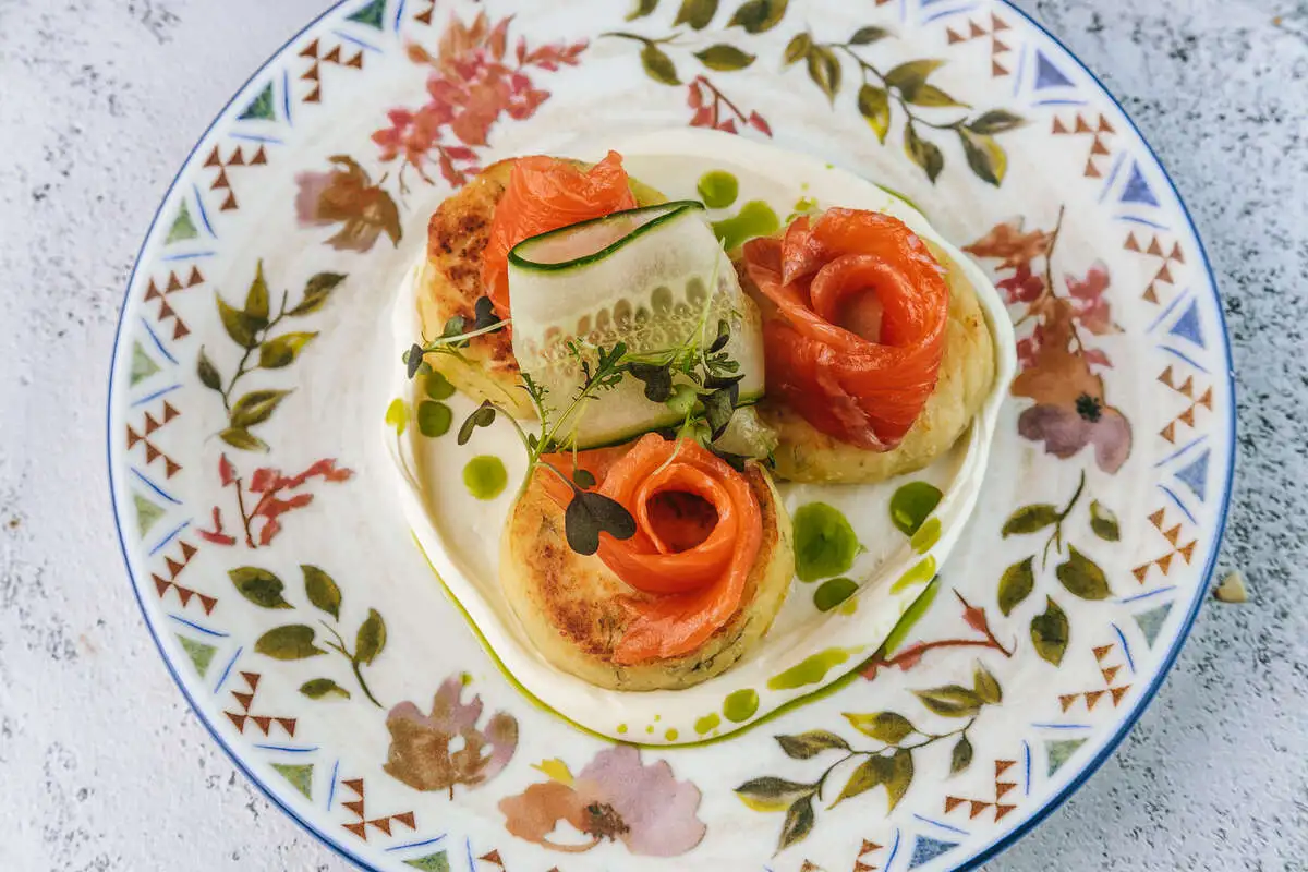 Weiche Hüttenkäsepfannkuchen. Meine Familie fragt mich immer wieder, was ich ihnen heute servieren werde.
