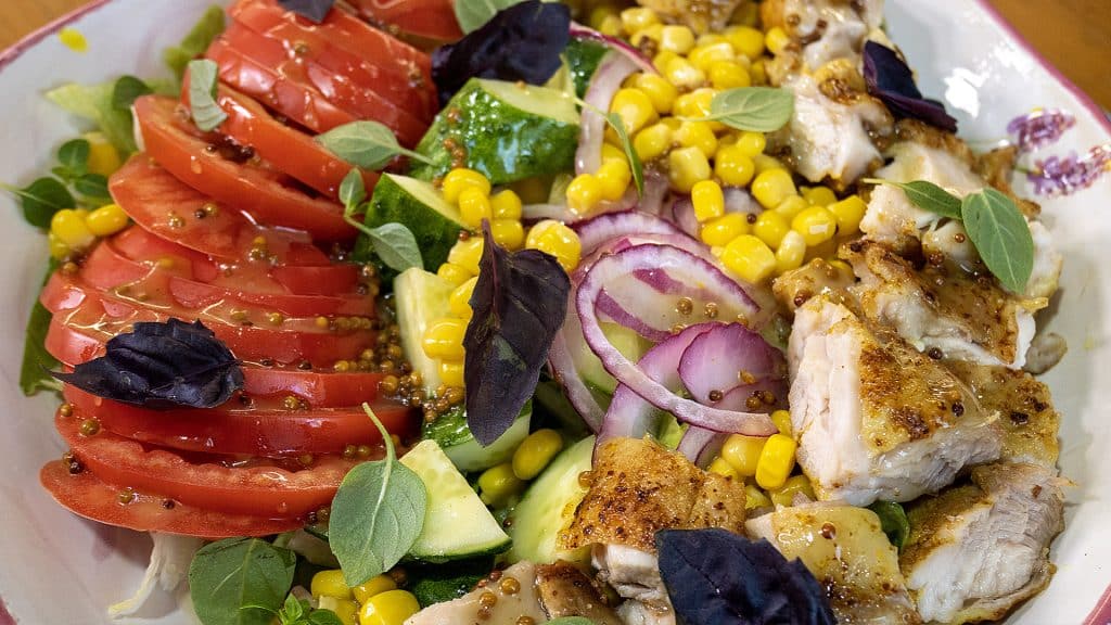 Anstatt einen Döner zu bestellen, bereiten Sie einen Salat zu. Es ist günstiger, schmackhafter und gesünder.