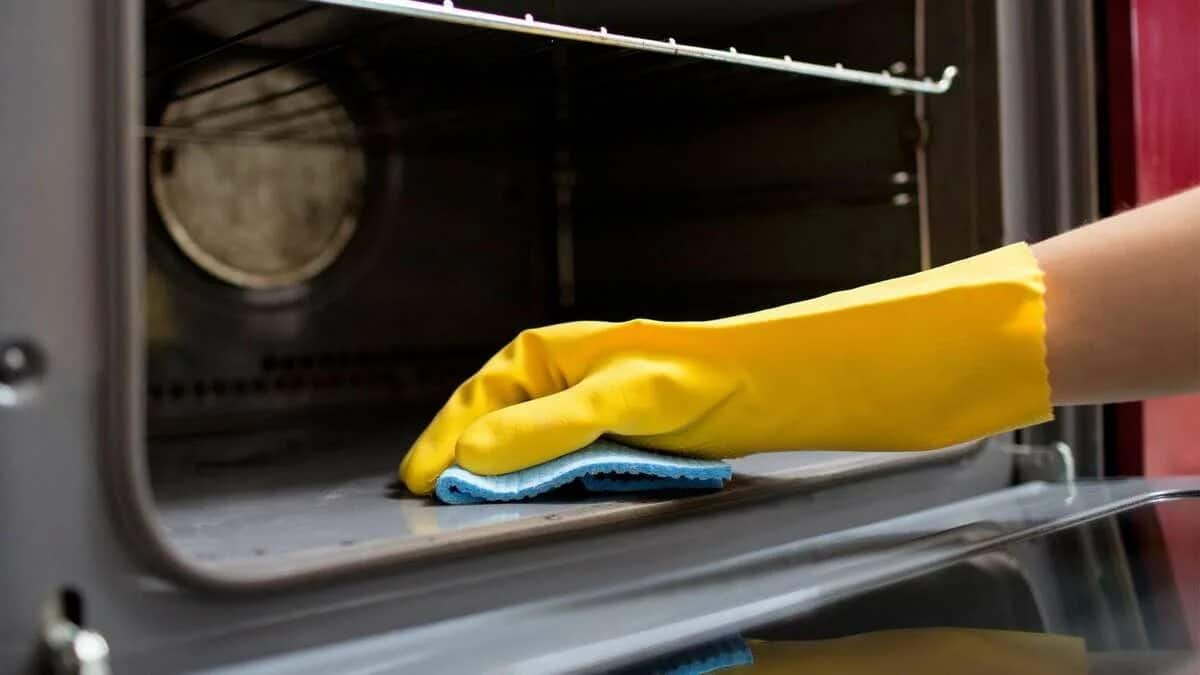 Wie man einen Backofen mühelos reinigt: Experten empfehlen ein einfaches Mittel