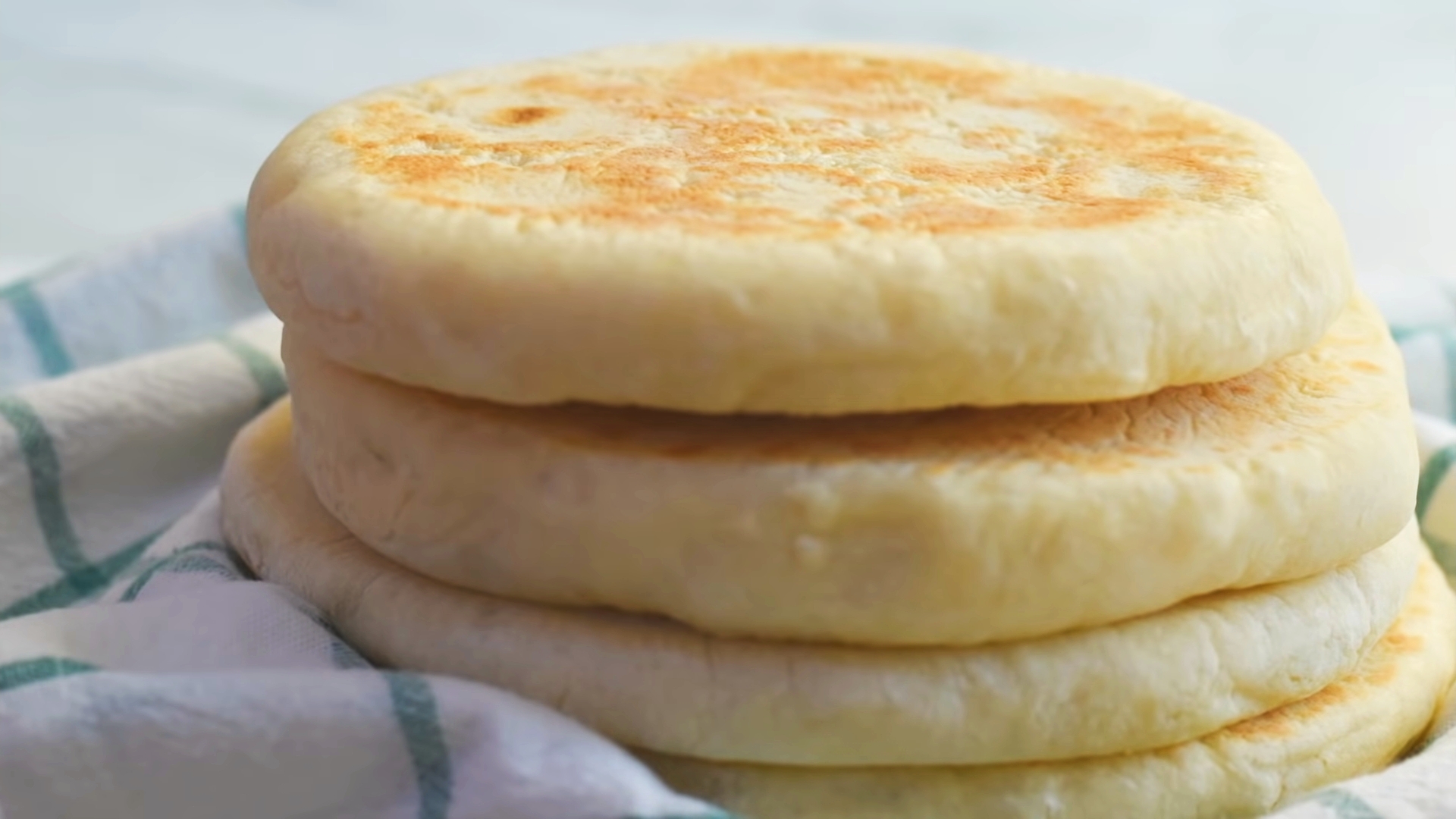 In 5 Minuten fertig: ein Rezept für fluffiges Brot aus der Pfanne, ohne Gluten und Mehl