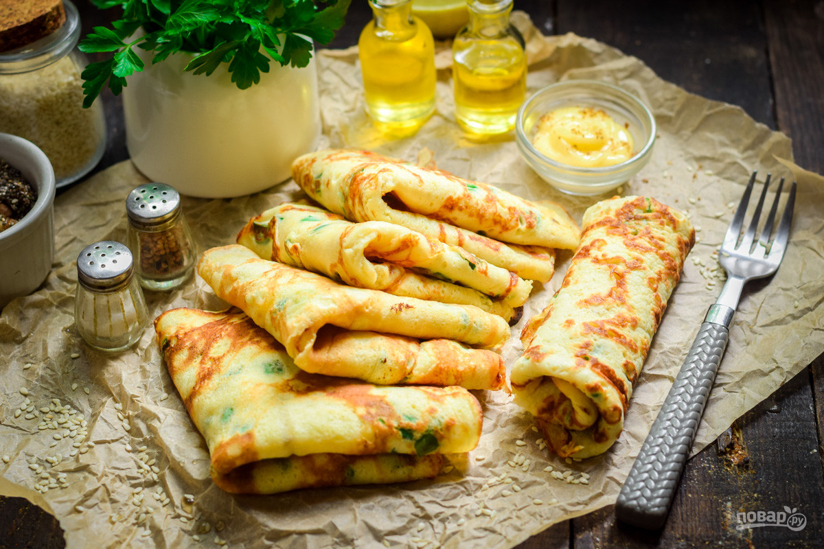 Jeder fügt es zu Pelmeni hinzu, aber Sie wickeln es in Pfannkuchen ein. Im Handumdrehen bereiten Sie brillantes Hackfleisch zu.