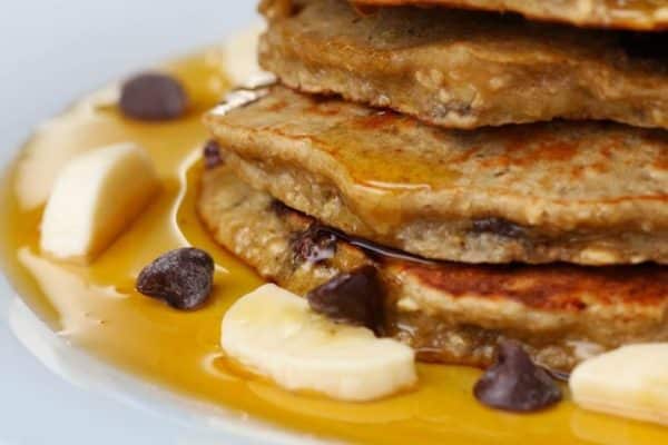Ohne Mehl und Zucker: So bereiten Sie in wenigen Minuten Haferpfannkuchen mit Kakao zu