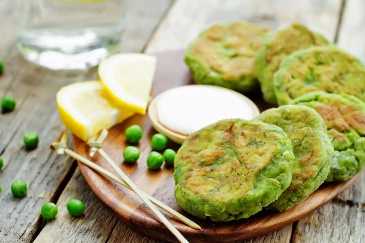 Grüne Pfannkuchen verschwinden schneller als normale. Eine doppelte Portion reicht nicht bis zum Abend.