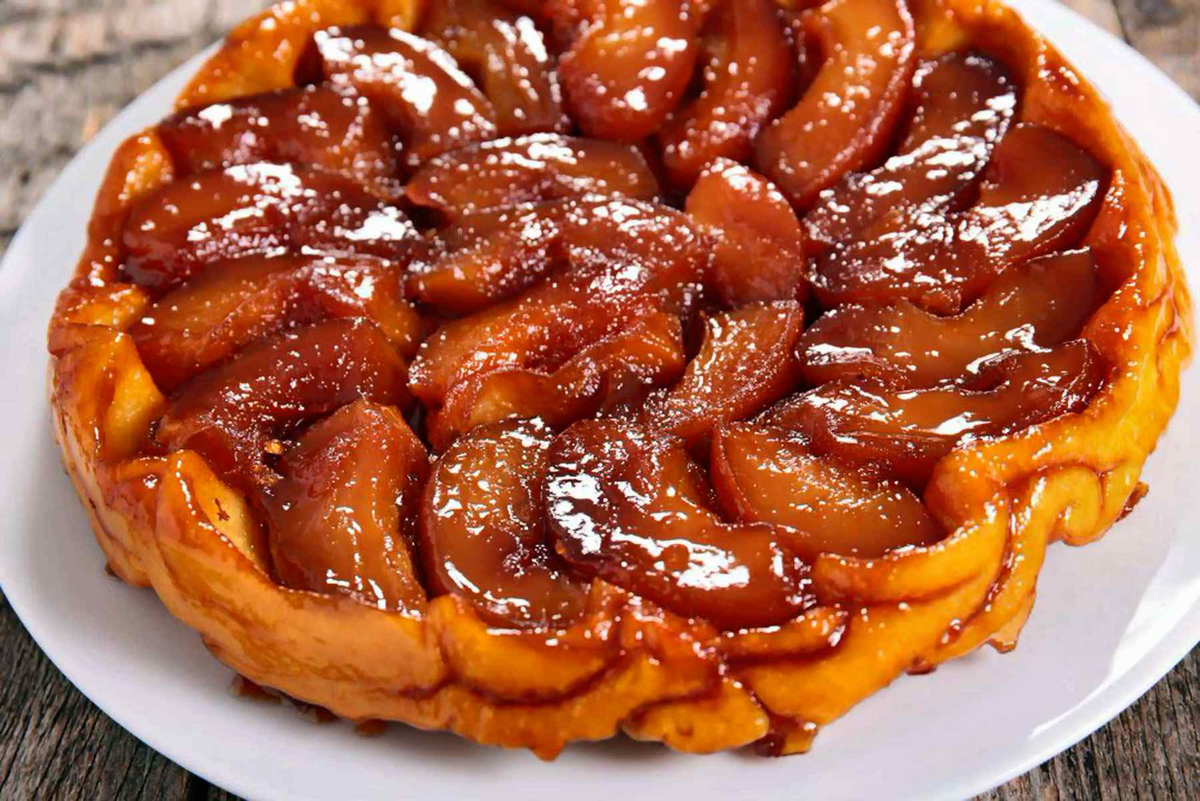 Tarte Tatin: die französische Variante des klassischen Apfelkuchens, kopfüber zubereitet und karamellisiert