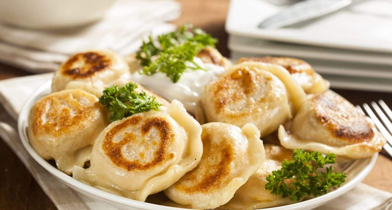 Ich brate die Knödel nur in diesem Fett an. Sie sind besser als im Restaurant