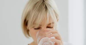 Morgens oder abends anstelle von Tee trinken. Sie werden Zentimeter um Ihre Taille verlieren und Ihre Immunität wird sich verbessern